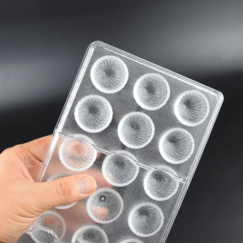 Bakewareind Swirl Dome Shape Polycarbonate Chocolate Mould, 21 cavity