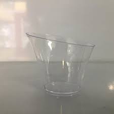 Bakewareidia Transparent Triangle Mousse Cups with Curved Corners Parfait & Pudding Cups (10-Pack)
