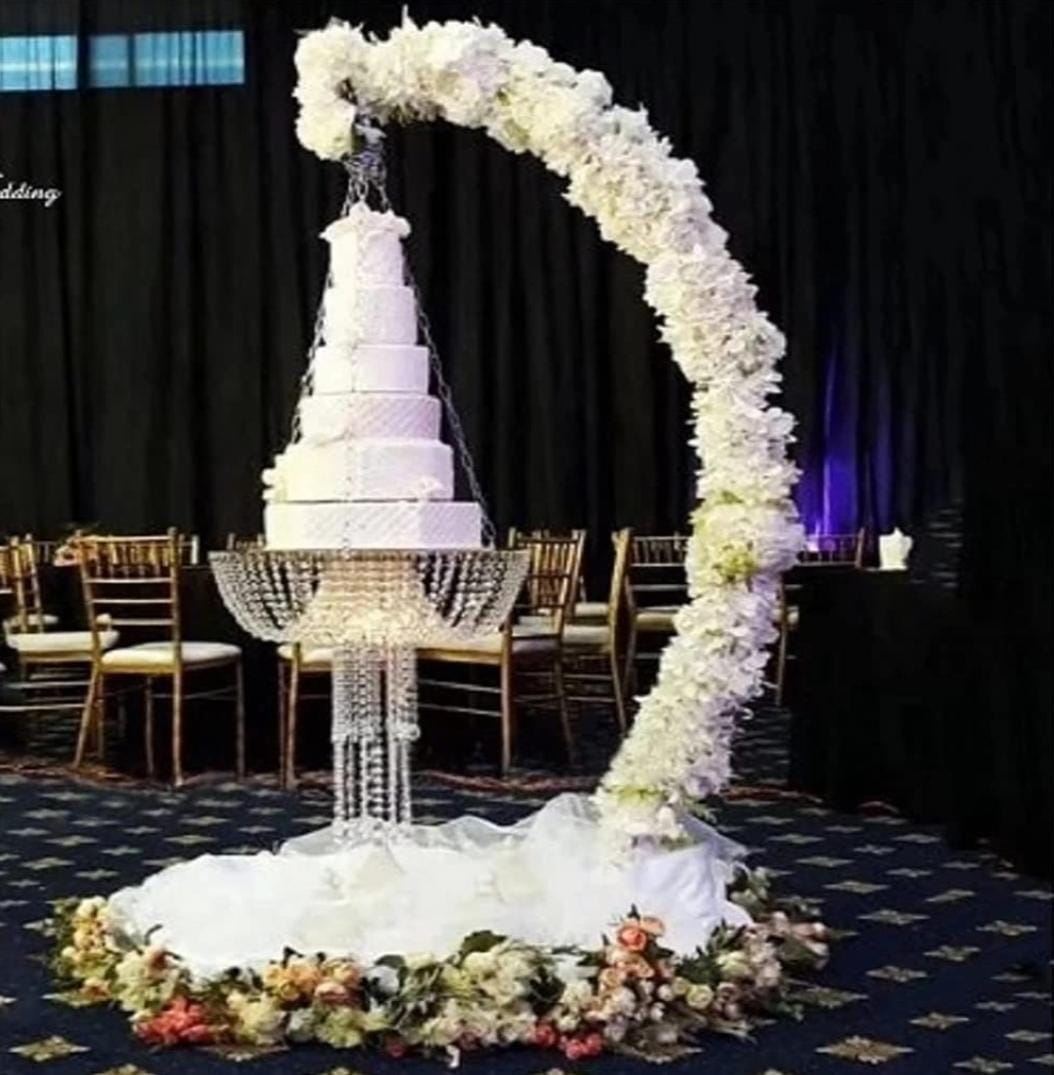 Bakewareind 7 Feet Chandelier Wedding Cake Stand With Crystals - Bakeware India