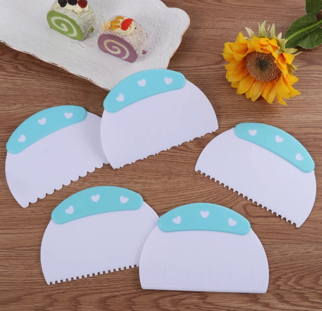 Bakewareind Designer Plastic Scrapper with Handle - Bakewareindia