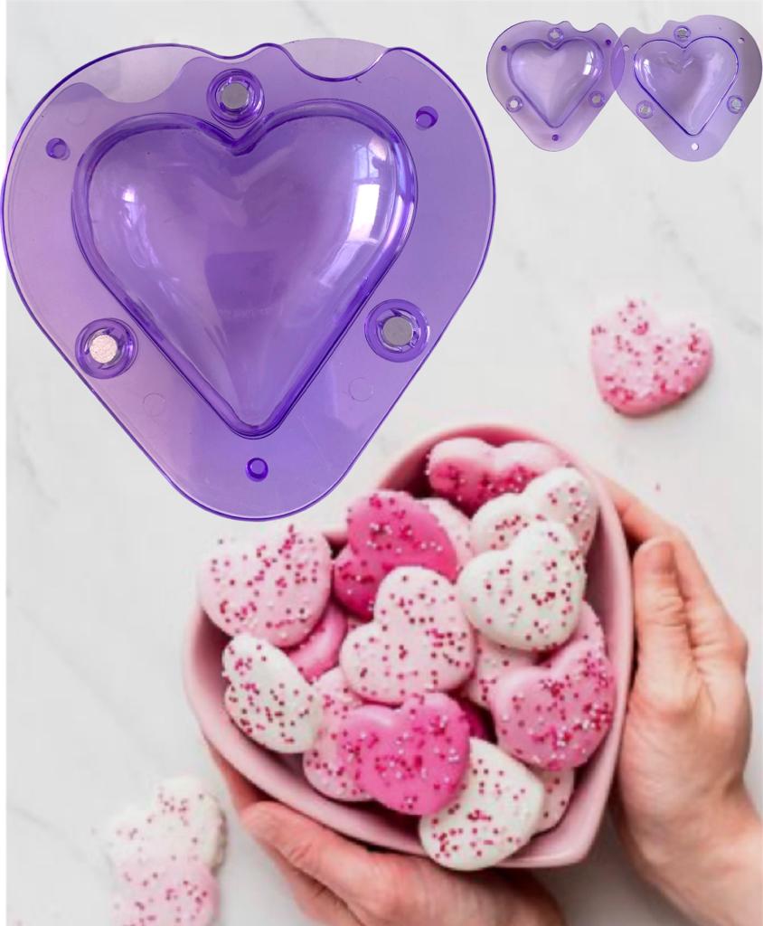 Pastry Tek Polycarbonate Heart Outline Candy / Chocolate Mold -  15-Compartment - 10 count box