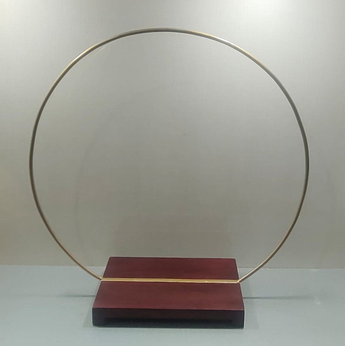 Round hoop cake stand with square base - Bakewareindia