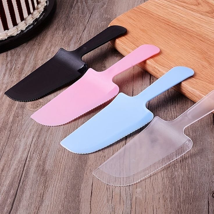 Bakewareind Disposable Plastic Teethed Shape Cake Knives & Server,20pcs - Bakeware India