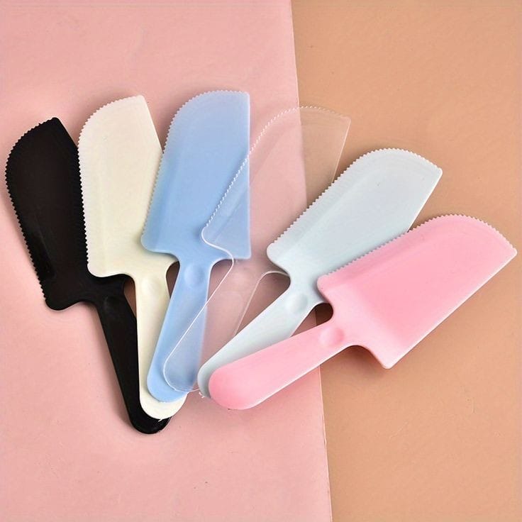 Bakewareind Disposable Plastic Teethed Shape Cake Knives & Server,20pcs - Bakeware India